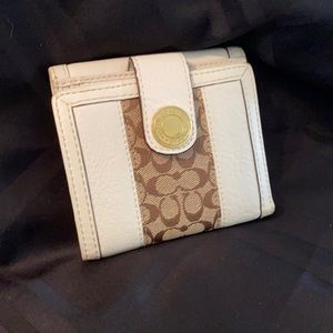 Vintage Coach White leather Classic print wallet